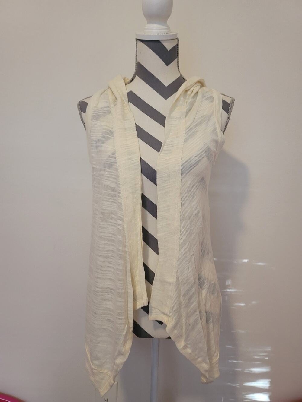 Maurices Sz S cream knit asymmetrical Open Front swim hooded cover-up vest